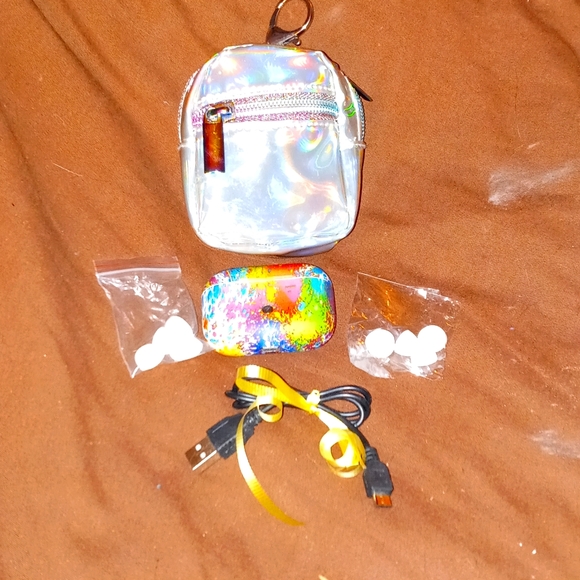 Wireless earbuds + accessories included - Picture 5 of 6